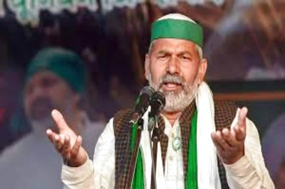 Stones Pelted at Farmer Leader Rakesh Tikait's Convoy in Alwar: Police