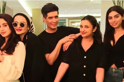 Rekha Poses With Janhvi Kapoor, Bride-To-Be Parineeti Chopra at Manish Malhotra's Party, See Pics