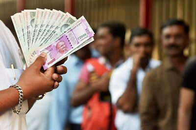 Eight Arrested With Unaccounted Cash of Rs 58 Lakh in New Notes