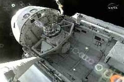 Discovery to dock with space station
