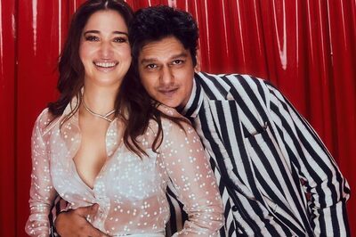 Tamannaah Bhatia Blushes as Vijay Varma Wraps His Arm Around Her Waist, Photos Go Viral