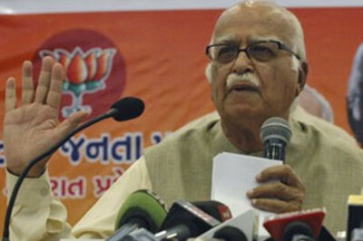 Mulayam's remarks on Maya surprises Advani
