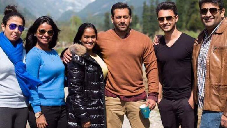 Salman Khan gets surprise visit from Arpita and Aayush Sharma on the sets of 'Bajrangi Bhaijaan'