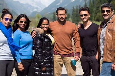 Salman Khan gets surprise visit from Arpita and Aayush Sharma on the sets of 'Bajrangi Bhaijaan'