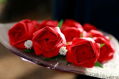 My Love is Like...a Paper Rose? Filipinos Look to Save on Valentine's Day