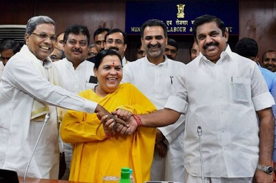 Post Verdict, Sasikala Expels OPS; Edappadi Palaniswami New CM Pick