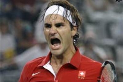 Federer knocks Berdych out, avenges Athens loss