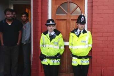 Anti-terror raids in UK, 12 al-Qaeda suspects held