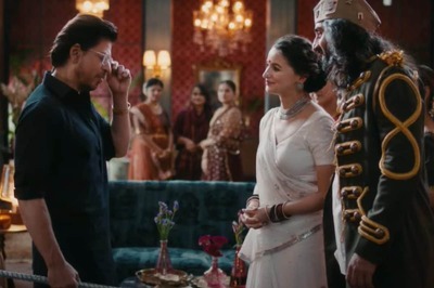 SRK Literally Brings The Roof Down of Alia Bhatt, Ranbir Kapoor's House Party; Video Goes Viral