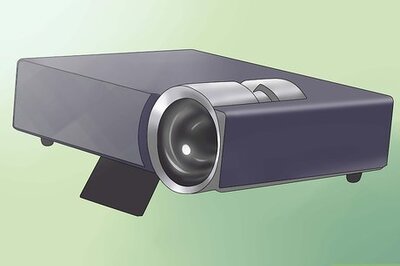 How to Connect Cable TV to a Projector