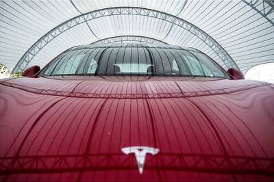 Tesla Surpasses Wall Street Expectations, Delivers 112,000 Electric Vehicles in Q4 2019