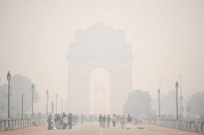 Delhi's Air Quality Slips to 'Very Poor' Due to Slow Winds, Stubble Burning Sees Dip