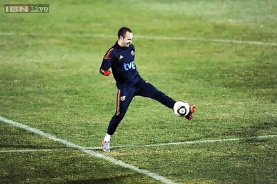 Andres Iniesta back in training before Sevilla clash