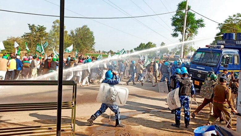 Police Fire Tear Gas Shells to Disperse Farmers Marching Towards Delhi Against Farm Laws at Singhu Border