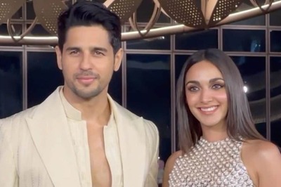 Kiara Advani, Sidharth Malhotra Steal Our Hearts at NMACC Event, Bond With Kareena Kapoor; Watch Video