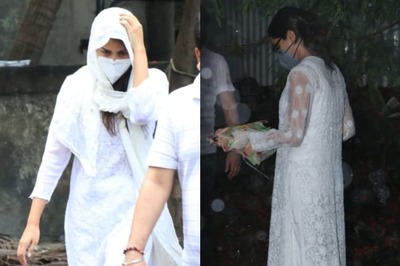 In Pics: Sushant Singh Rajput's Last Rites Performed In Mumbai, Bollywood Celebs Attend