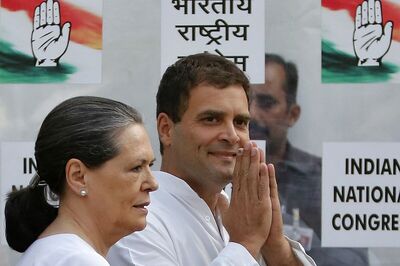 Old Guard vs Young Turks: As Sonia Gandhi Completes a Year as Interim Chief, Cong is Split Down the Middle