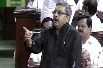 TMC MP Kalyan Banerjee Goes Into Quarantine as Security Personnel Tests Covid-19 Positive