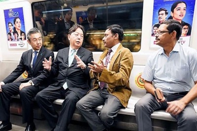Japanese Foreign Minister Hayashi Travels in Delhi Metro, Visits Museum