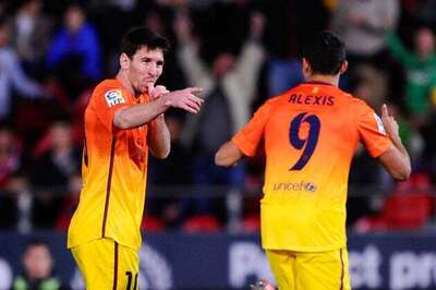 Lionel Messi suffers hamstring injury against PSG