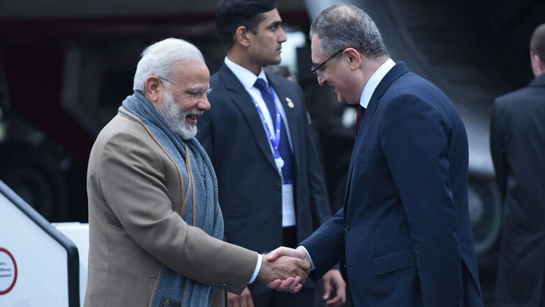 PM Modi Pays Floral Tributes to World War II Victims at Piskarevskoe