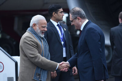 PM Modi Pays Floral Tributes to World War II Victims at Piskarevskoe