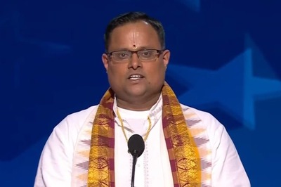Bengaluru's Rakesh Bhatt Opens DNC Day 3 With Vedic Prayer, Chants 'Om Shanti Shanti...' | Watch