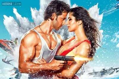 Choppy seas, guns and helicopters: A lot is going on in the first poster of 'Bang Bang', starring Hrithik Roshan, Katrina Kaif
