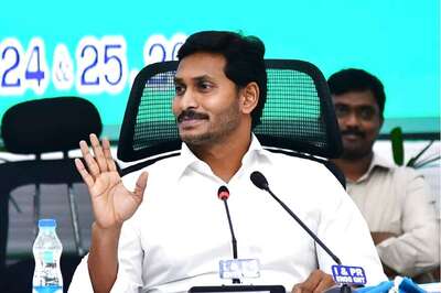 Andhra CM Jagan Reddy Meets Governor ESL Narasimhan, Briefs Him on Upcoming Budget