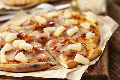 Iceland President Pooh-Poohs Pineapple-Topped Pizza