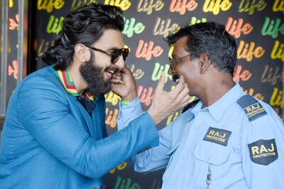 These Photos Of Ranveer Singh Bonding With a Guard Will Make Your Day