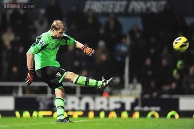 West Ham warns fans of zero-tolerance policy