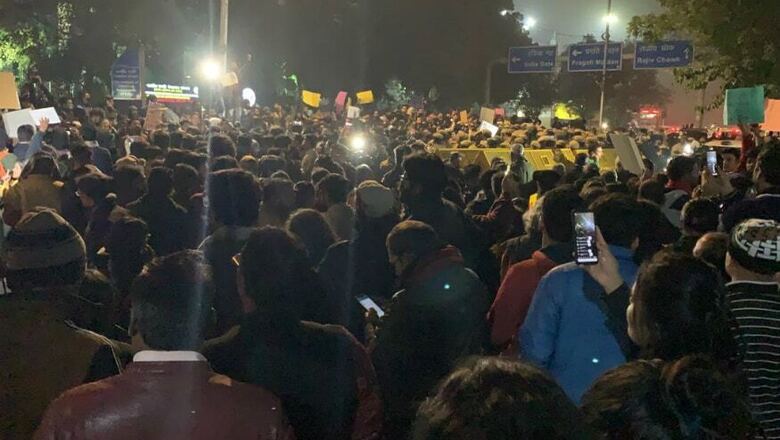 Protesting Against Jamia Crackdown, JNU Students Call for Overnight Stir; Thousands Gather at Delhi Police HQ