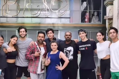 Agastya Nanda Holds Suhana Khan Close As They Pose With The Archies Co Actors; Pic Goes Viral