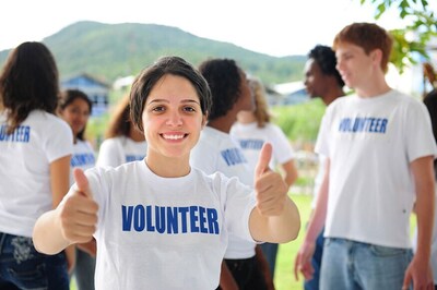 Helping Strangers Can Help Teens Have More Confidence