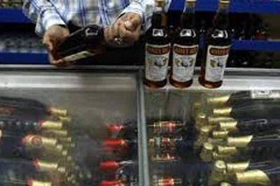 Kerala: HC nod for closure of 700 liquor bars, CM Chandy welcomes