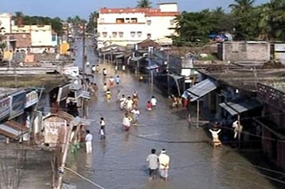2 killed, 4 lakh affected in Bihar flood