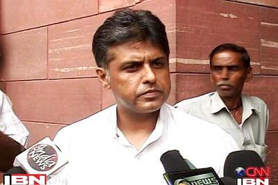 Cong tries to woo voters in crisis-hit Karnataka