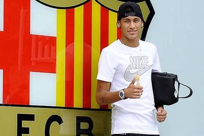 Real Madrid fan Julio Iglesias helps Neymar complete Barcelona move