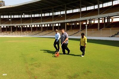 Atkinson examines Chennai pitch for WC