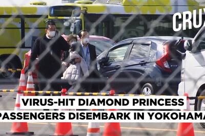 Passengers Disembark from Coronavirus-hit Diamond Princess; China's Death Toll Hits 2000