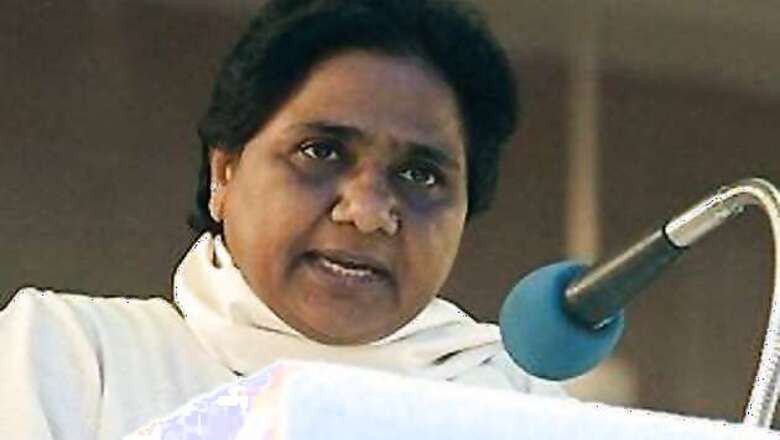 LIVE: Mayawati to address 'Savdhan' rally shortly at Ramabai Park