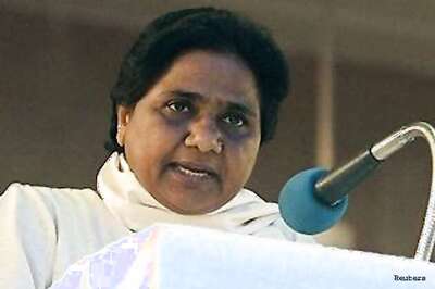 LIVE: Mayawati to address 'Savdhan' rally shortly at Ramabai Park