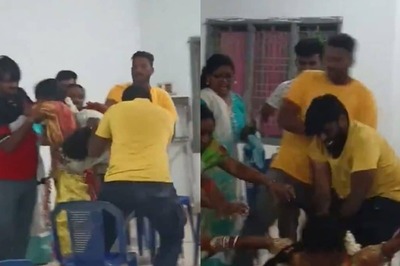 Wedding Horror: Bride's Family Tries To Kidnap Her, Uses Chilli Powder On Those Interfering | On Cam