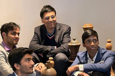 'Hanging Out With The Boys': Viswanathan Anand Spends Time With Indian Participants at Tata Steel Chess Tournament