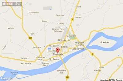 Bharuch: Traffic disrupted on highway after bridge railing falls off