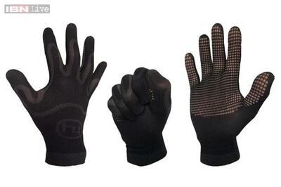 FLUX: Smart gloves with built-in climate control