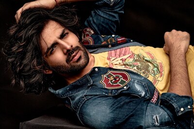 Kartik Aaryan Flaunts New Long-Hair Makeover, Asks Fans 'Phir Se Trend Shuru Karein?'