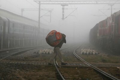 Chilly weather in Delhi; fog disrupts rail, air services