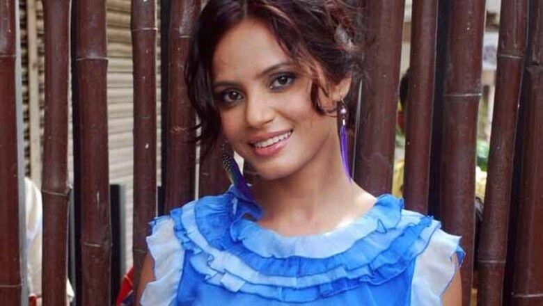 No vulgarity in bathing scene: Neetu Chandra